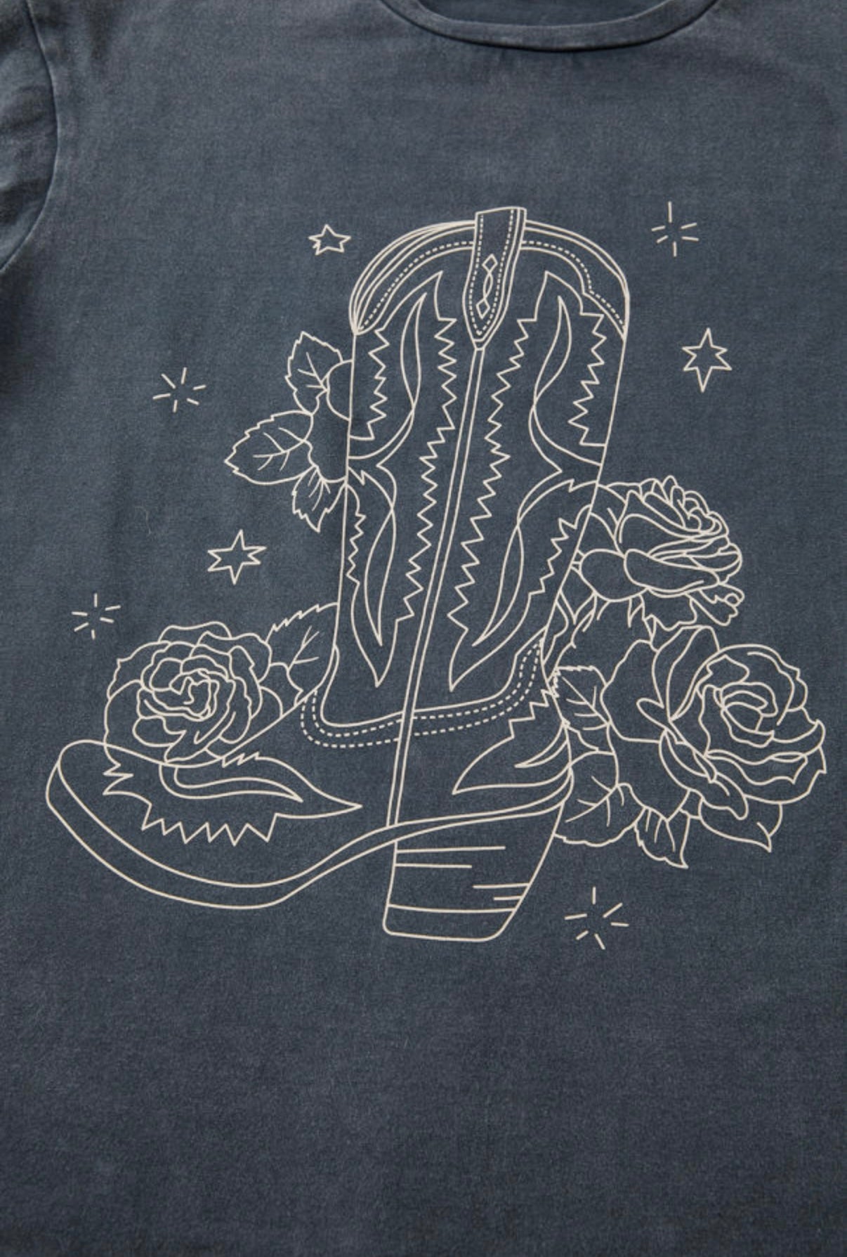 BOOTS & BLOOMS GRAPHIC TEE