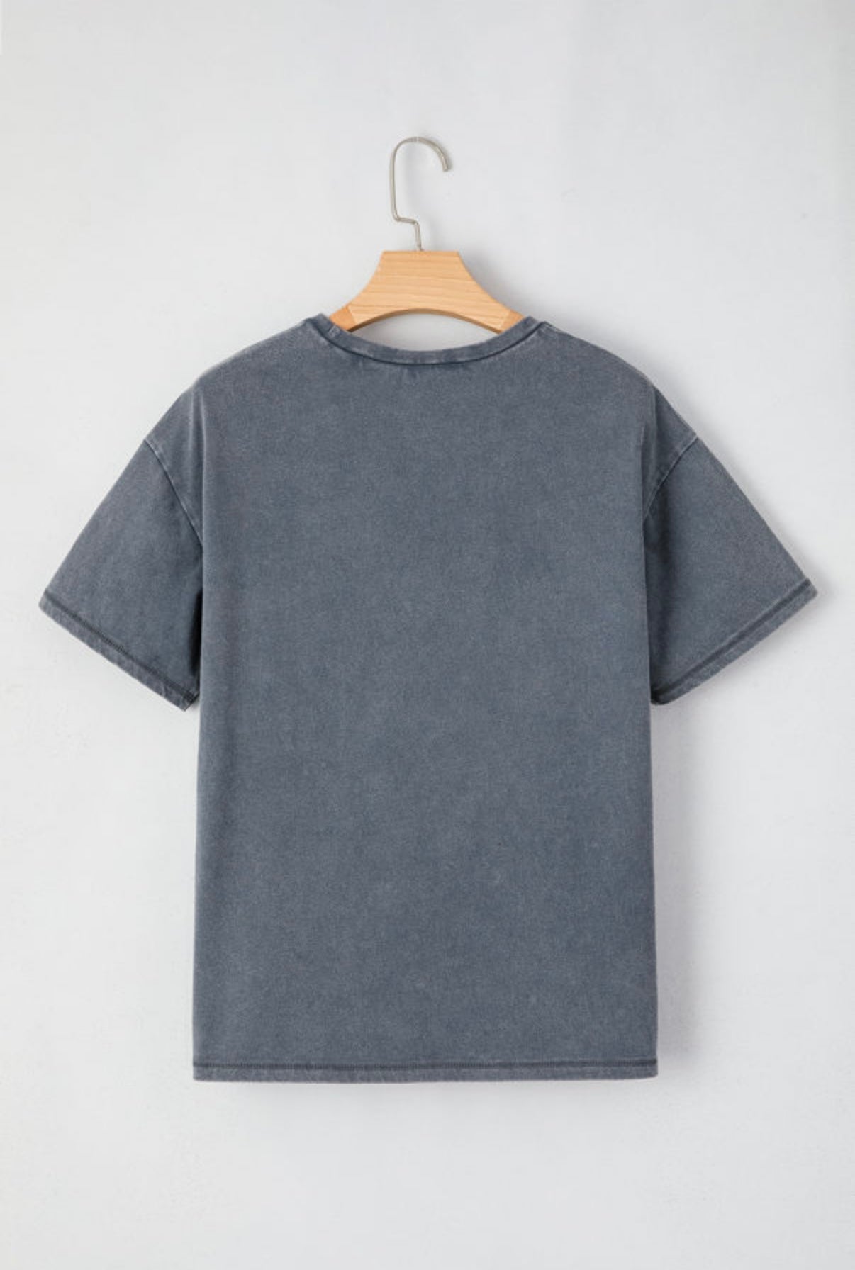 BOOTS & BLOOMS GRAPHIC TEE